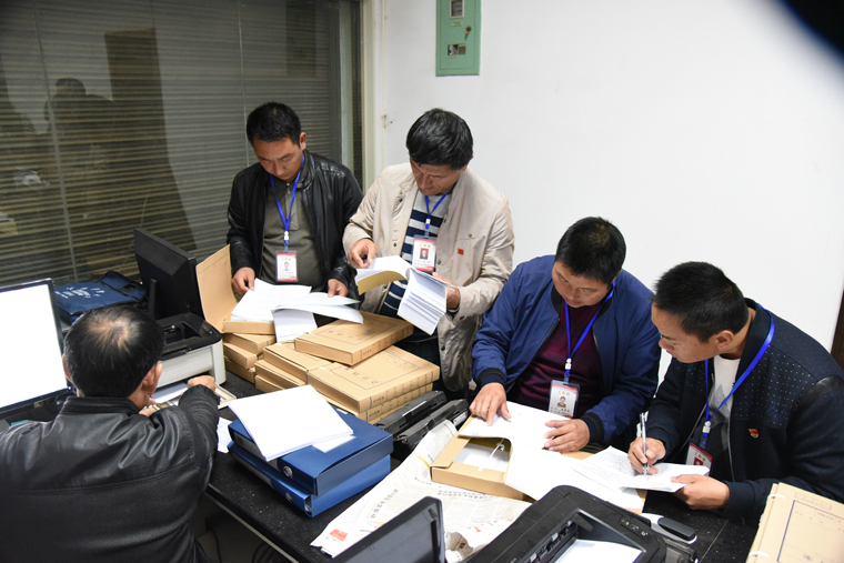 在财政所查阅扶贫项目凭证 在财政所查阅扶贫项目凭证