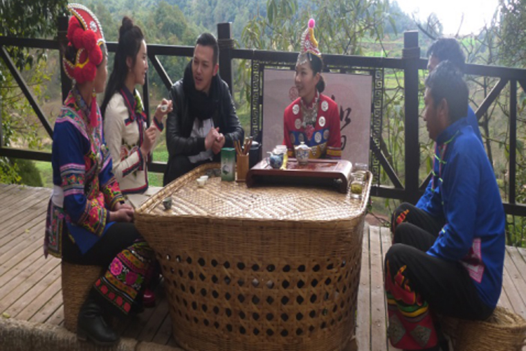 游客到李方村体验游 游客到李方村体验游