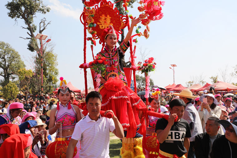 民俗表演岩神抢婚.jpg 民俗表演岩神抢婚.jpg